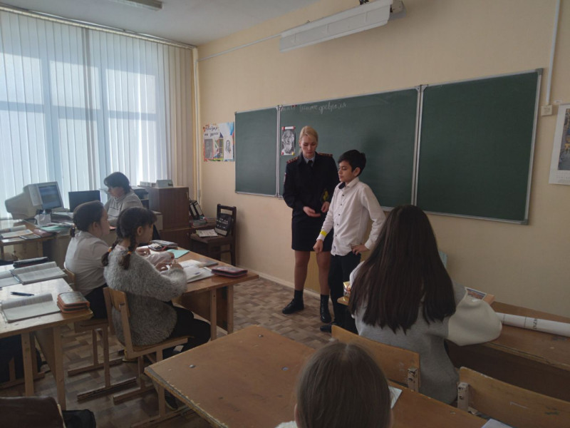 Встреча шестиклассников с инспектором ГИБДД.